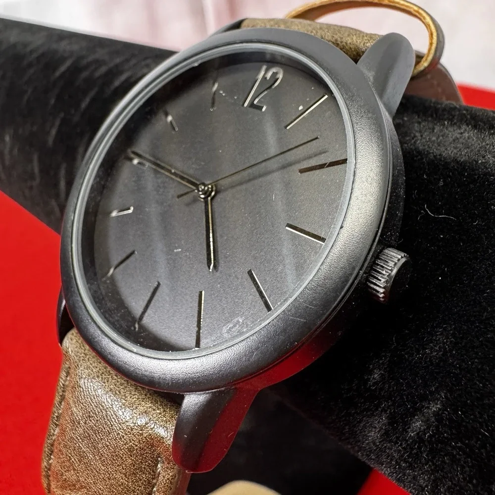 Men Watch Business Fashion Ultra Thin Dial Leather Look Strap‎  UNTESTED